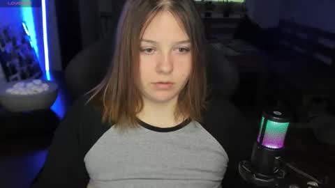 LOVE NERDS ONLY online show from 09/18/25, 04:03