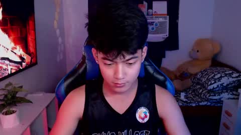 Prince Aldrian  online show from 02/19/25, 05:49