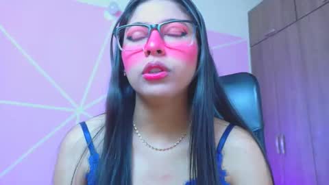 Snapshot of xallysonx_ chatting on 04/19/26, 11:53 XALLYSONX online show from 04/19/26, 11:53