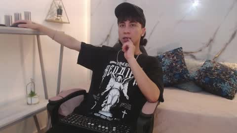 xandergrey8 online show from 04/15/26, 07:43