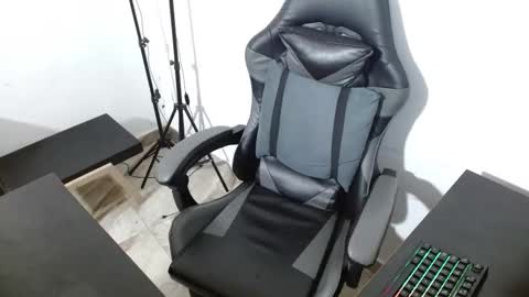 Snapshot of xanderstone00 chatting on 02/06/26, 06:22 Xanderstone online show from 02/06/26, 06:22