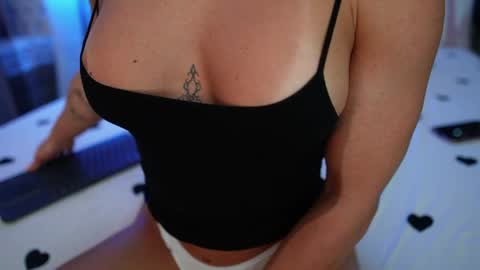 Snapshot of xandrabae chatting on 06/11/26, 12:32 Alexandra online show from 06/11/26, 12:32