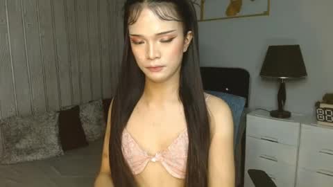 Snapshot of xasian_dollx chatting on 07/11/26, 06:38 ELLA online show from 07/11/26, 06:38