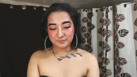 Nira   NOT INTO CHEAP GUYS  online show from 01/12/25, 10:01