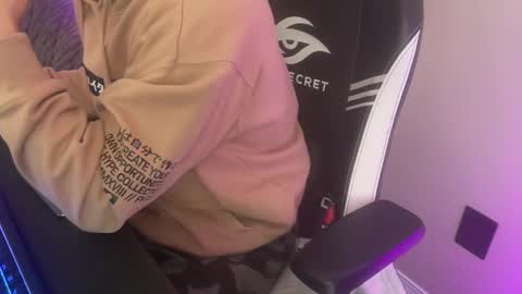 Snapshot of xburst chatting on 12/15/24, 06:04 xburst online show from 12/15/24, 06:04