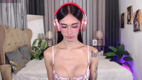 I LOVEE TO TRAVEL AROUND THE WORLD online show from 02/26/25, 08:59