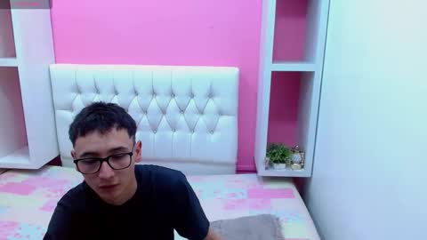 Snapshot of xcoupleplayxx chatting on 04/22/26, 03:20 xcoupleplayxx online show from 04/22/26, 03:20