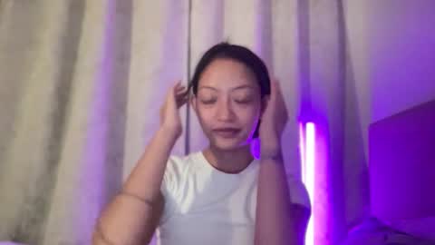 Sachi Cy online show from 10/31/25, 08:32