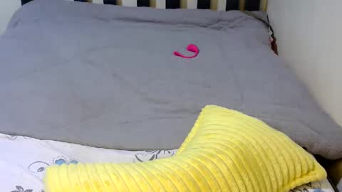 xeenah online show from 04/15/26, 09:15