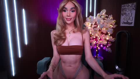 Snapshot of xforyoureyesonlyx chatting on 02/10/26, 02:15 Anne online show from 02/10/26, 02:15