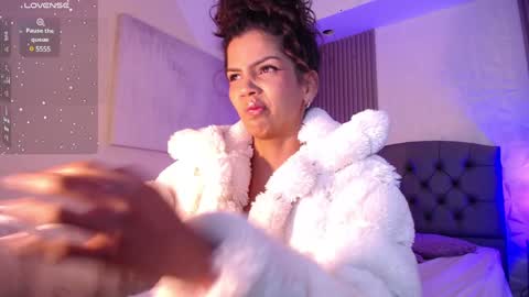 Snapshot of ximenaa_diaz chatting on 02/01/25, 10:23 Mia Vega online show from 02/01/25, 10:23