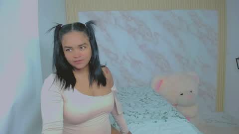 XiomyFox online show from 05/18/26, 11:05