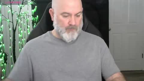 Snapshot of xjohnniex77 chatting on 02/17/26, 03:40 MrSlowBurn77 online show from 02/17/26, 03:40