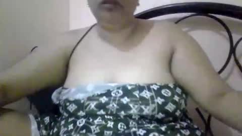 Snapshot of xjuicytits chatting on 05/18/26, 10:37 xjuicytits online show from 05/18/26, 10:37