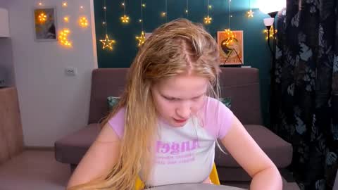 Chloe online show from 03/01/25, 11:06