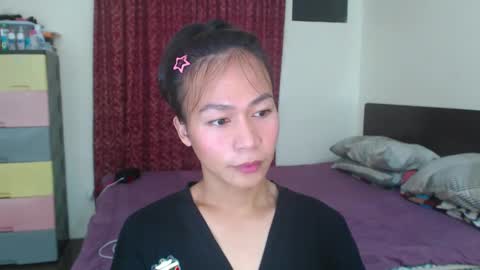 Snapshot of xlovely_destinyx chatting on 03/10/25, 04:57 Alice online show from 03/10/25, 04:57