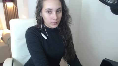 lunna online show from 09/26/25, 08:02
