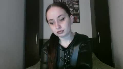 Snapshot of xmistressemmax chatting on 11/17/25, 08:42 Mistress Emma online show from 11/17/25, 08:42