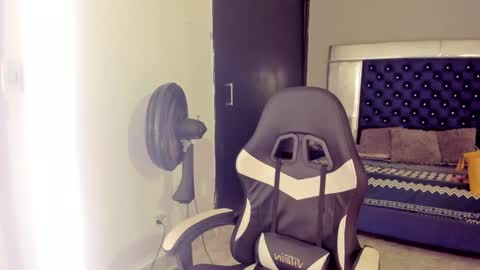 Snapshot of xmistresspervet chatting on 09/13/25, 05:51 xmistresspervet online show from 09/13/25, 05:51