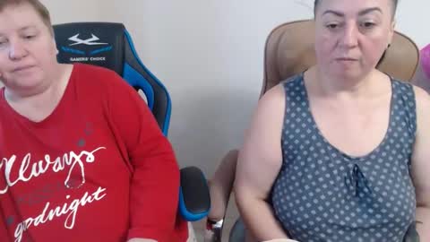 XMollyJaneX online show from 11/22/25, 10:36