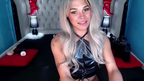 Snapshot of xnaughty_haileyx chatting on 02/27/25, 07:44 Hailey online show from 02/27/25, 07:44