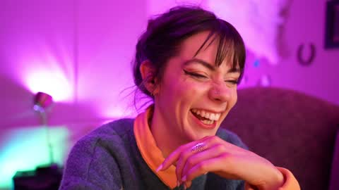 Bella Bondai online show from 12/30/24, 12:20