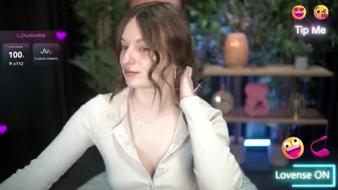 xoxo_molly online show from 11/11/25, 12:10