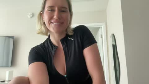 jenn online show from 06/15/26, 05:04