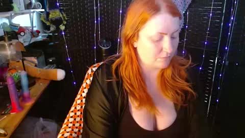 Snapshot of xredbanshee chatting on 01/21/25, 05:41 xredbanshee online show from 01/21/25, 05:41