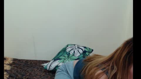 Snapshot of xsexyhotmomma69x chatting on 03/16/26, 05:44 merayel online show from 03/16/26, 05:44