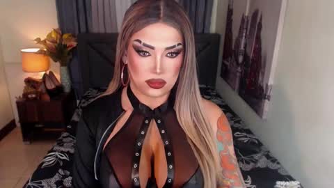 Snapshot of xshadowseductressmitchx chatting on 01/15/25, 09:51 Cattaleya online show from 01/15/25, 09:51