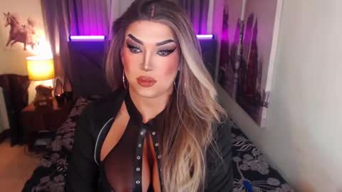 Snapshot of xshadowseductressmitchx chatting on 02/20/25, 04:39 Cattaleya online show from 02/20/25, 04:39