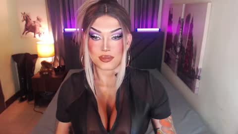 Snapshot of xshadowseductressmitchx chatting on 02/26/25, 01:52 Cattaleya online show from 02/26/25, 01:52