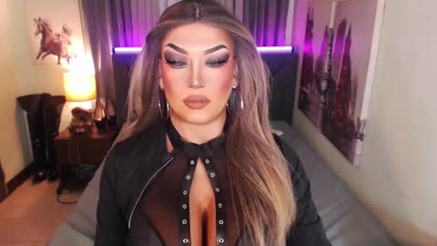 Snapshot of xshadowseductressmitchx chatting on 02/27/25, 08:31 Cattaleya online show from 02/27/25, 08:31