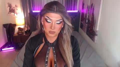 Snapshot of xshadowseductressmitchx chatting on 03/02/25, 01:05 Cattaleya online show from 03/02/25, 01:05