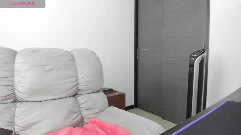 Hellen Sofia instagram hellen5546 online show from 10/18/25, 12:28