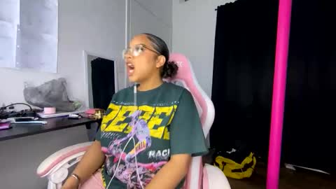 xStarGazingx online show from 04/10/26, 11:20