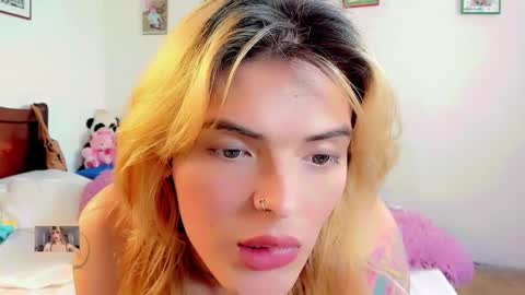 Snapshot of xthesexyboyx chatting on 02/14/26, 04:26 Femboy Exotic online show from 02/14/26, 04:26
