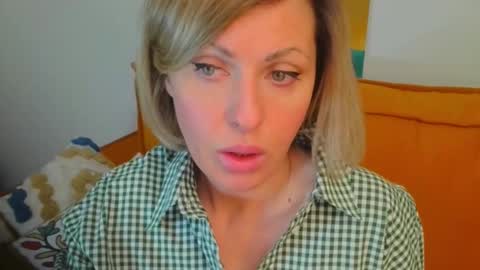 xvaleriax0 online show from 02/08/26, 02:53