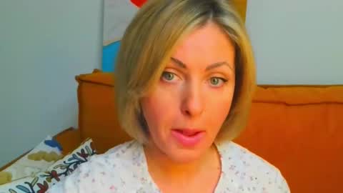 xvaleriax0 online show from 02/15/26, 03:31