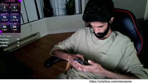 Snapshot of xwuvzyew chatting on 01/01/25, 06:47 x online show from 01/01/25, 06:47