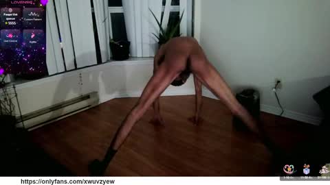 Snapshot of xwuvzyew chatting on 01/04/25, 08:17 x online show from 01/04/25, 08:17