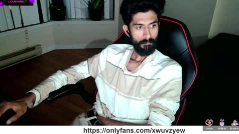 Snapshot of xwuvzyew chatting on 01/06/25, 02:37 x online show from 01/06/25, 02:37