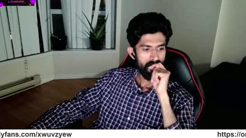 Snapshot of xwuvzyew chatting on 01/07/25, 05:01 x online show from 01/07/25, 05:01