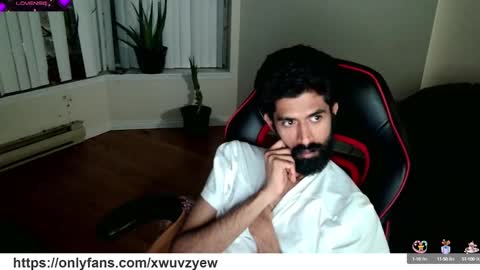 Snapshot of xwuvzyew chatting on 01/11/25, 08:33 x online show from 01/11/25, 08:33