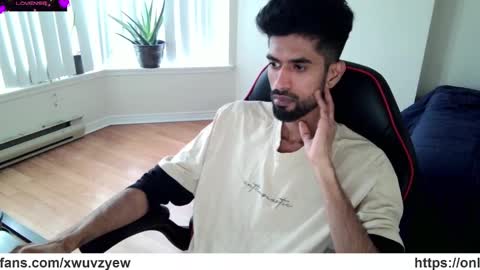 Snapshot of xwuvzyew chatting on 01/18/25, 07:48 x online show from 01/18/25, 07:48