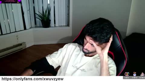 Snapshot of xwuvzyew chatting on 01/18/25, 10:49 x online show from 01/18/25, 10:49