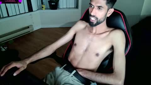 Snapshot of xwuvzyew chatting on 01/25/25, 08:10 x online show from 01/25/25, 08:10