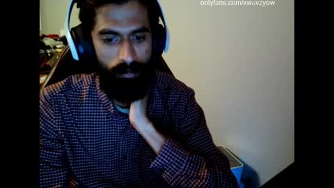 Snapshot of xwuvzyew chatting on 04/14/26, 04:07 x online show from 04/14/26, 04:07