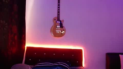 Snapshot of xx_johnson_xx chatting on 09/21/25, 12:29 VALE online show from 09/21/25, 12:29